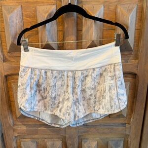 Lululemon speed up 4 inch city breeze alpine white shorts, size 6